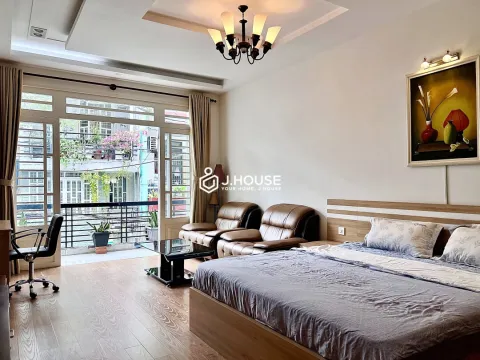 Mini Apartment with Balcony at Uyen House District 1 (Floor 1)