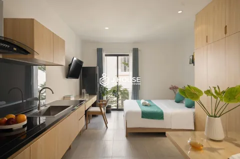 Bright Apartment with Bathtub for Rent at MeeHouse Phu Nhuan