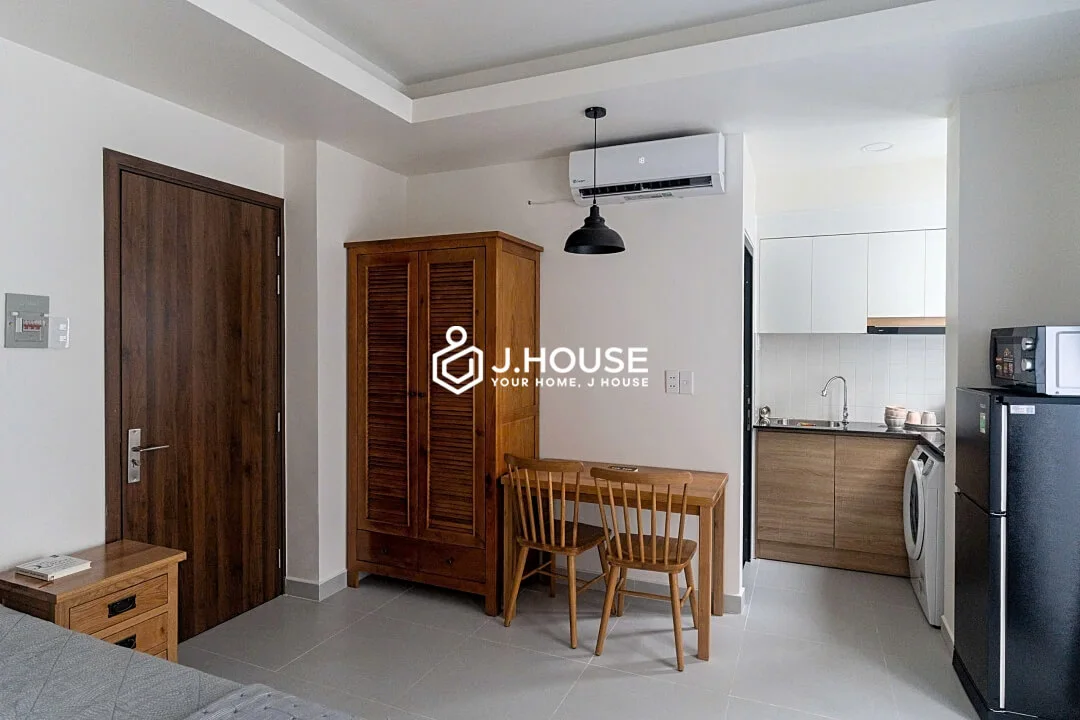 Bright Studio Apartment with Washer at Huy Apartment, Phu Nhuan