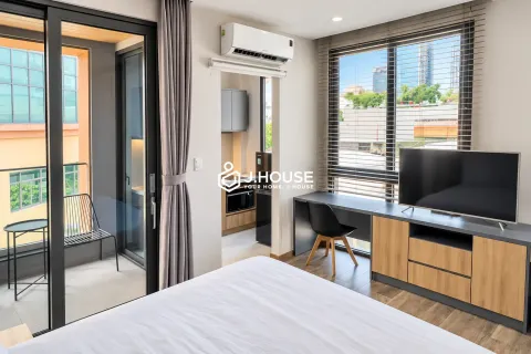 Studio Apartment with Bathtub & Balcony at AV House, District 3
