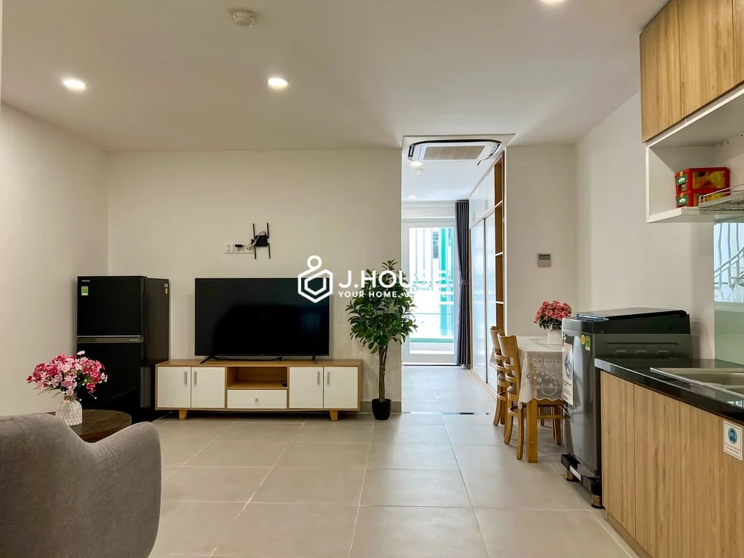 Spacious 1BR Apt in Thao Dien with Large Balcony and Washer
