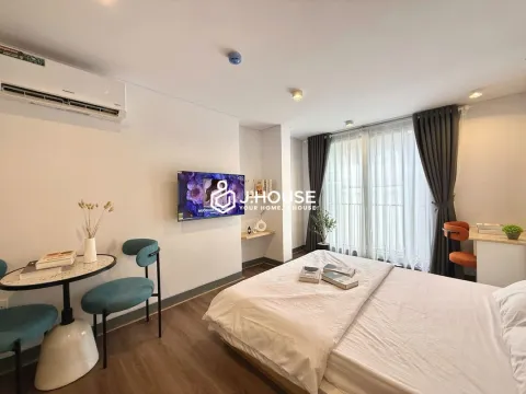 Bright Studio Apartment with Washer At The Urban Studio, District 3