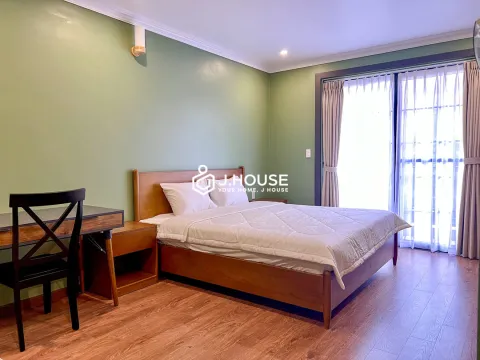 Spacious 1-BR Apartment with Balcony at Maison Verde, District 4