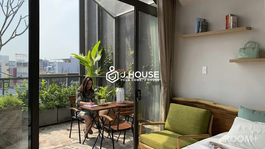 Căn Hộ Dịch Vụ Hiện Đại Có Sân Vườn Nhiệt Đới Giữa Lòng Sài Gòn