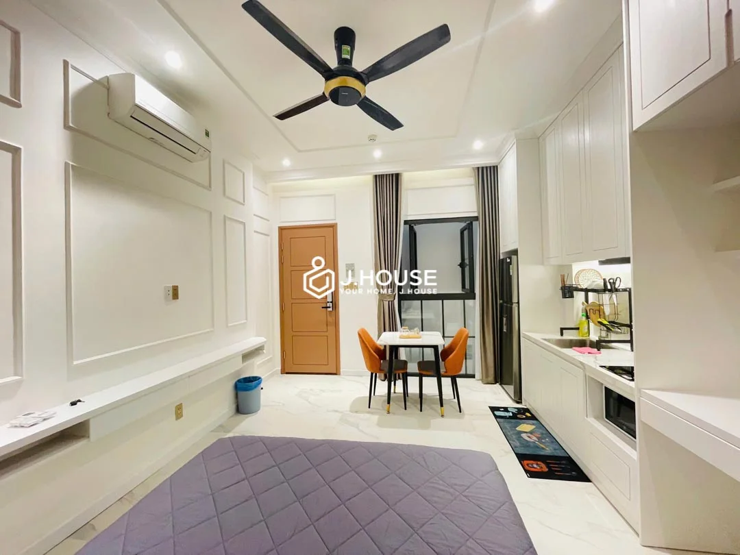Thuê Studio Full Dịch Vụ Dọn Dẹp & Giặt Sấy Quận 1 - EMCASA SAIGON