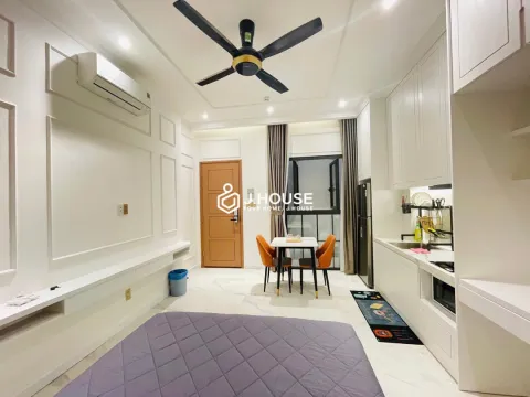 Thuê Studio Full Dịch Vụ Dọn Dẹp & Giặt Sấy Quận 1 - EMCASA SAIGON