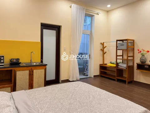 Rent Ground Floor Studio District 2 with Skylight - Sky Home