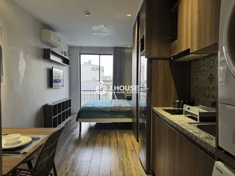 Quiet Bright Studio with Large Window & Nice View District 10 Green House