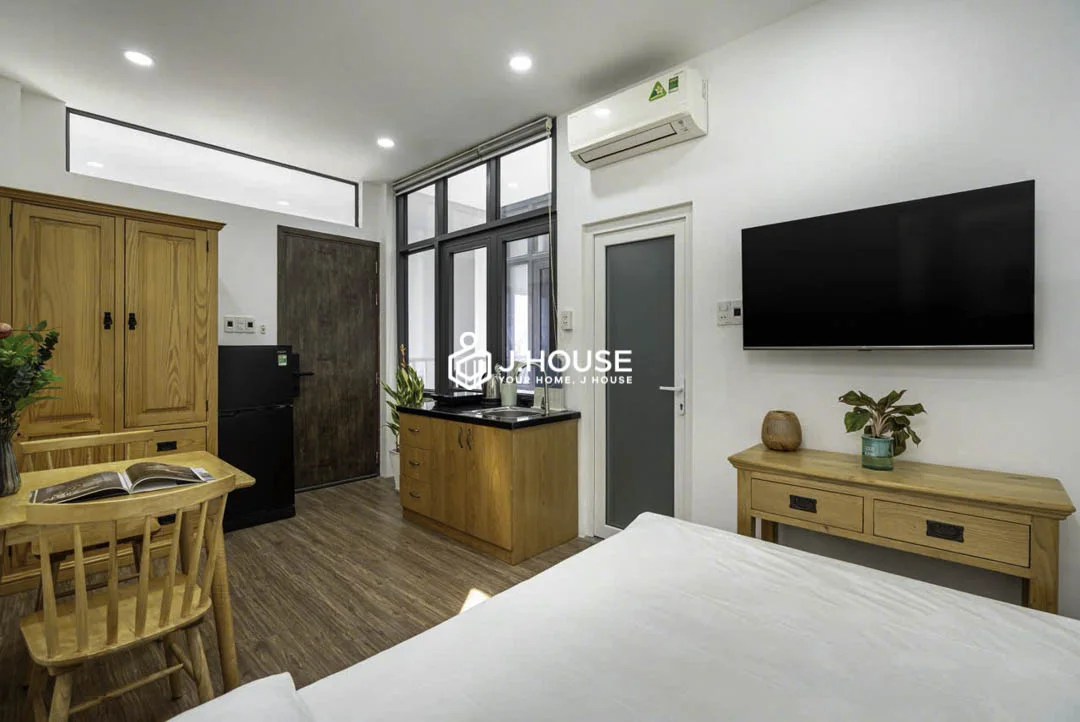 Thuê Studio Phú Nhuận Có Cửa Sổ Thoáng & Sân Thượng - Vietstay