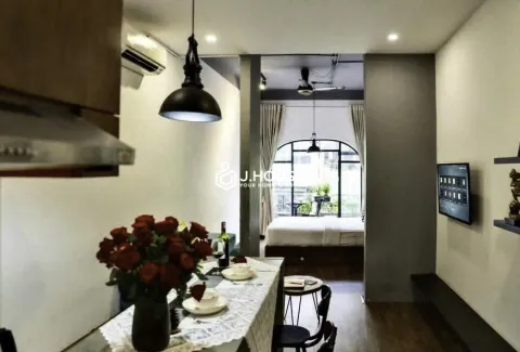 Spacious Vintage Studio with Elevator Near Tao Dan Park District 1
