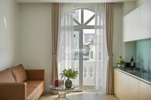 Modern Studio Apartment in District 1 with Large Balcony - Full House