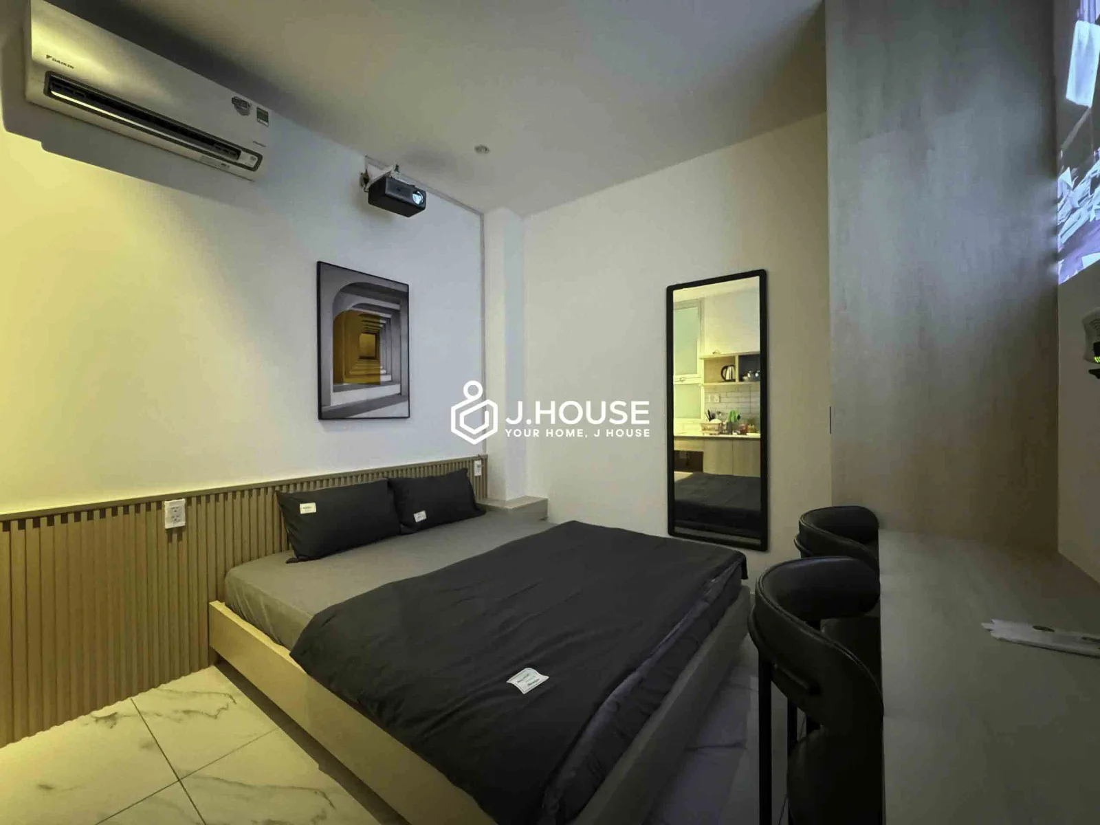 Thuê Căn Hộ Studio Quận 1 Có Máy Chiếu Hiện Đại - Urban Nest