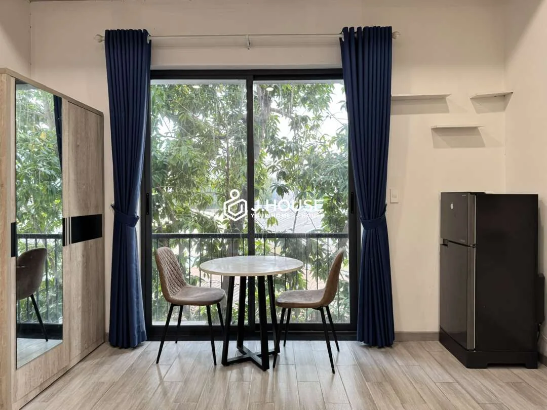 Bright Studio with Garden View Studio in District 3 - Damara Apartment