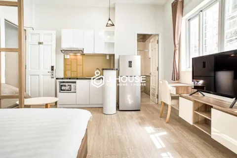 Cozy Studio with Large Window in District 1 - Spring Garden