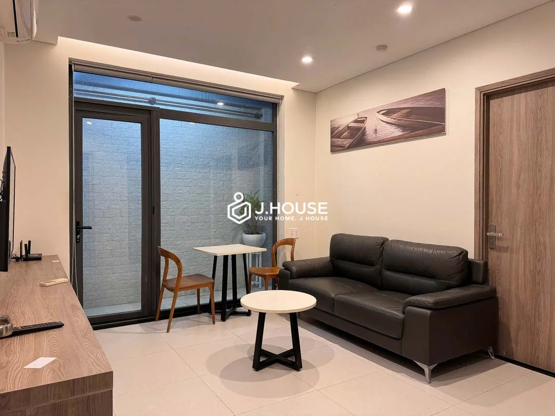 Thuê Căn Hộ 1PN Có Sân Giếng Trời tại KHouse Quận 1