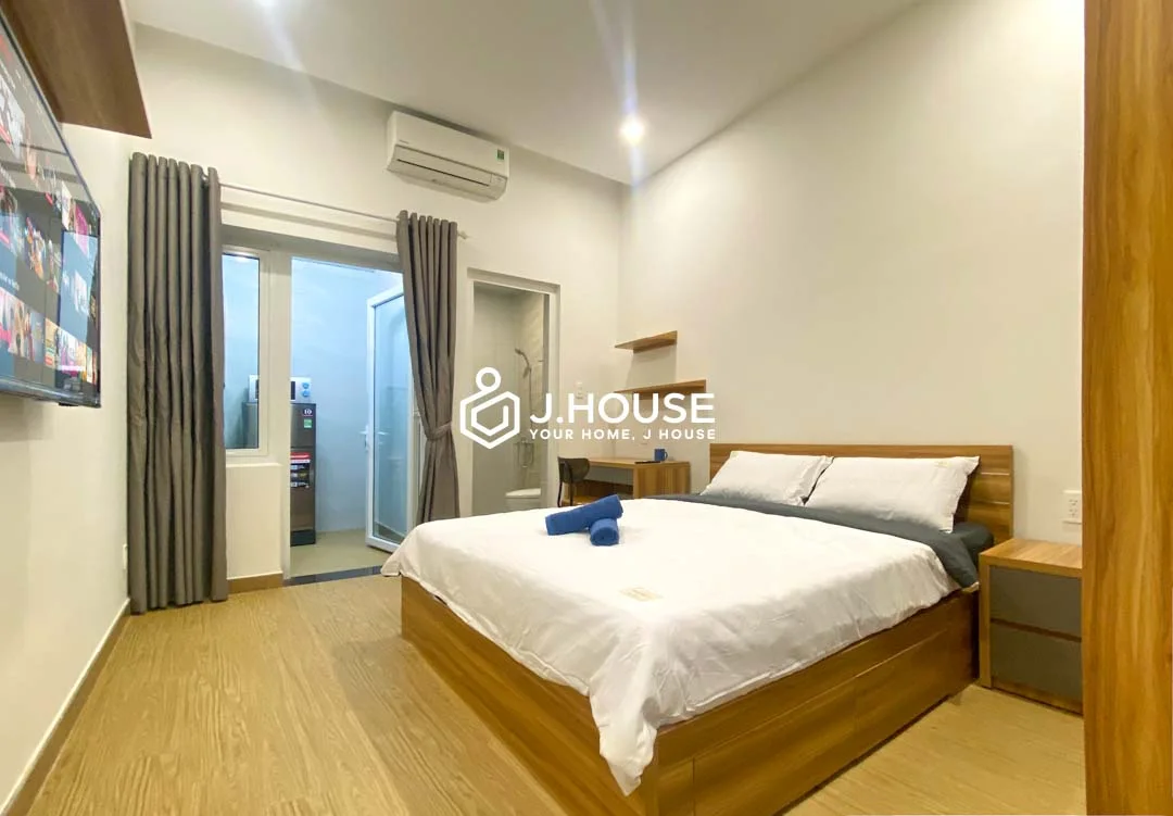Serviced Studio with Separate Kitchen for Rent in D7 - Lynh Apartment