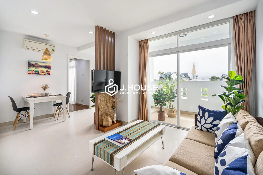 Rent 1 BR International Plaza, District 1 with 2 balconies, bathtub
