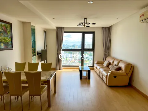Luminous 2BR Pearl Plaza Apartment for Rent – High Floor & River View